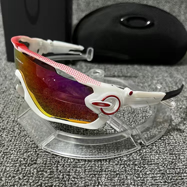 オークリー正面デザイン